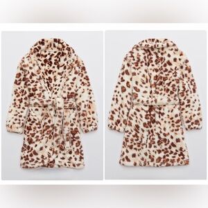 Aerie Sherpa leopard print robe